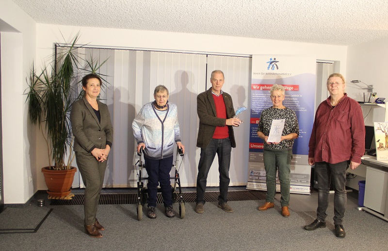 v.l.n.r.: Helena Schuck, Eva Denter, Winfried W. Weber, Preisträgerin Ellen Schmidt und Ralf Deelsma